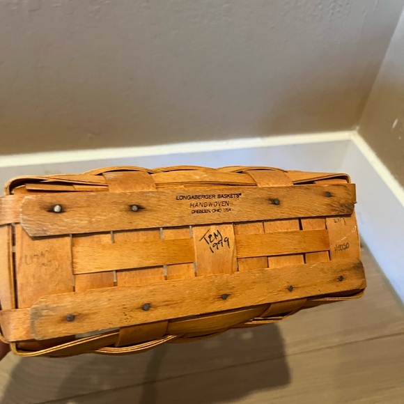 Longaberger Handled Basket - Picture 2 of 6